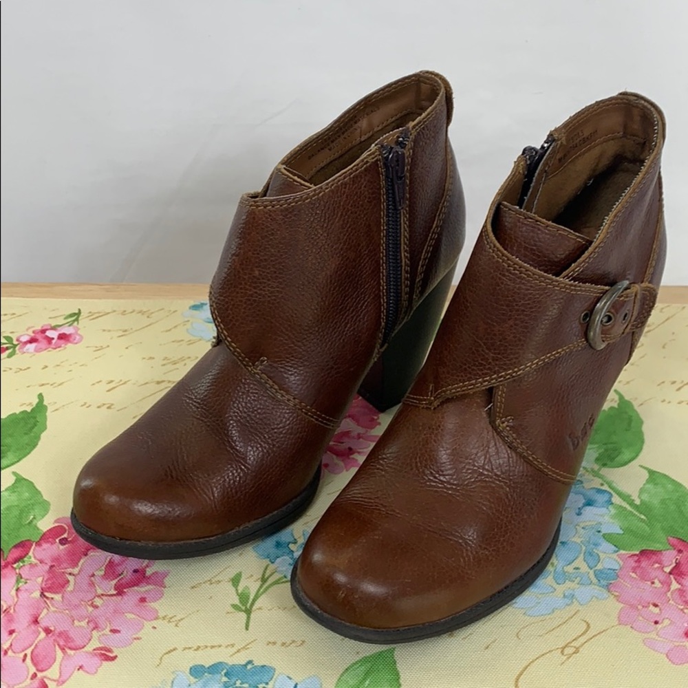 Born boc brown ankle boots size 7.5